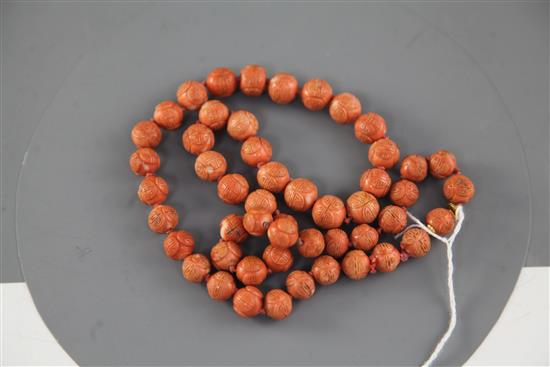 A Chinese coral bead necklace, late 19th / early 20th century, total drop 32.5cm